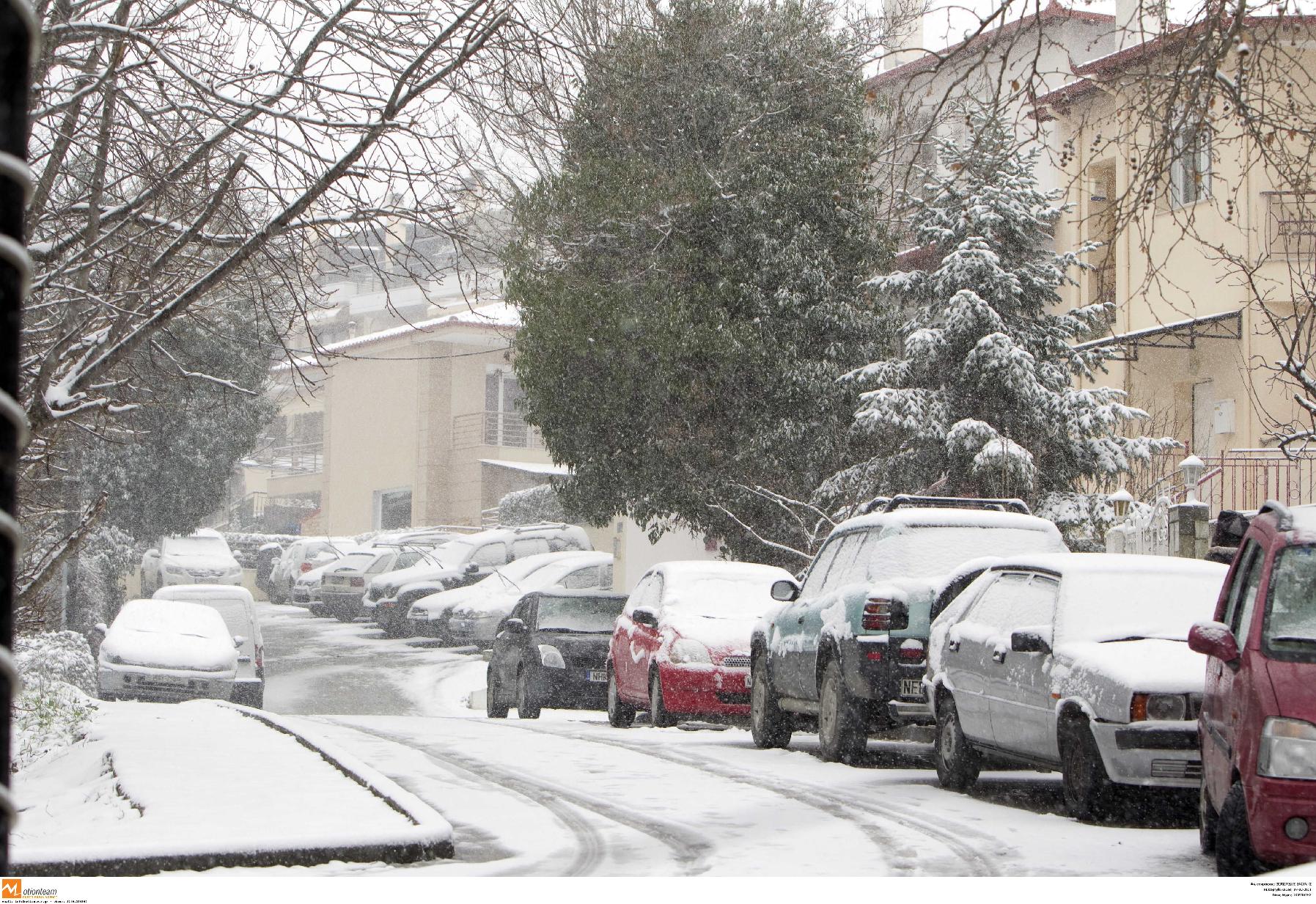 Ξεκίνησε η χιονόπτωση στη Θεσσαλονίκη