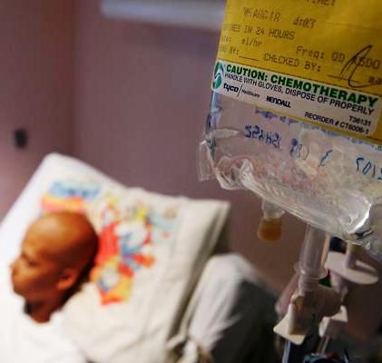 Κορυφαίος γιατρός θα εξετάζει εθελοντικά άπορα καρκινοπαθή παιδιά