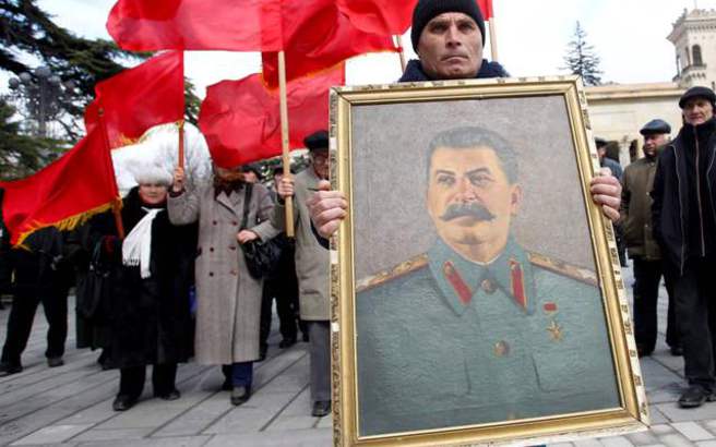Το Κρεμλίνο «αποκαθήλωσε» αναμνηστική πλάκα του Στάλιν στη Μόσχα