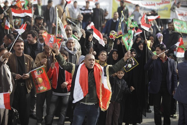 Χιλιάδες Ιρακινοί στους δρόμους της Βαγδάτης και της Βασόρας