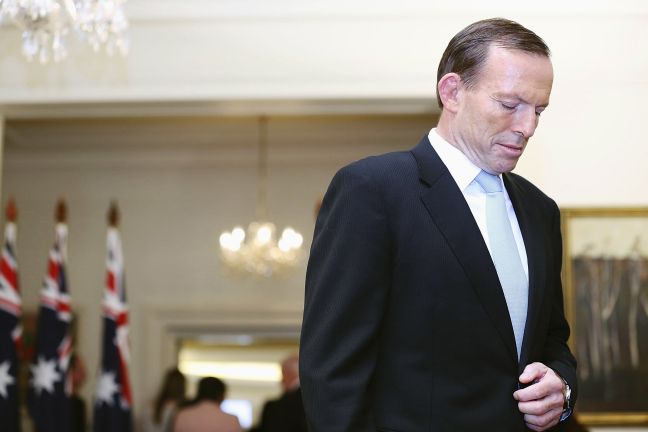 Παραμένει πρωθυπουργός στην Αυστραλία ο Άμποτ