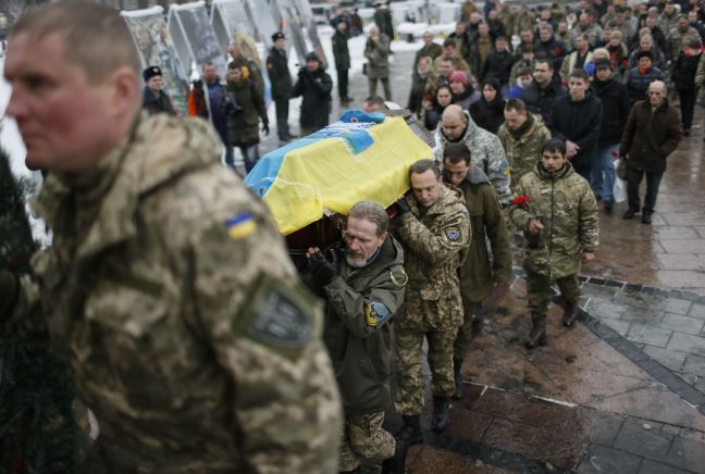 Μαίνονται οι μάχες στην ανατολική Ουκρανία