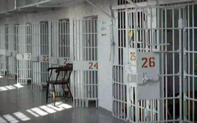 Κρατούμενοι-μαθητές δίνουν προαγωγικές εξετάσεις στις φυλακές της Λάρισας