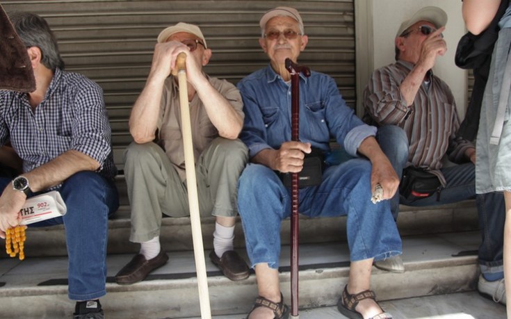 «Οι συντάξεις συντηρούν πολλές οικογένειες στην Ελλάδα»