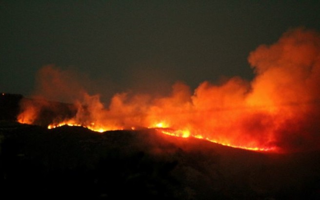 Ανεξέλεγκτη η πυρκαγιά στο όρος Βραχίωνα στη Ζάκυνθο