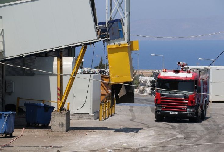 Υπό έλεγχο η πυρκαγιά στο κέντρο ανακύκλωσης στο Ηράκλειο