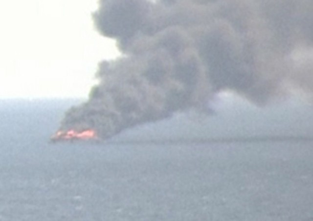 Πυρκαγιά σε πλοίο ανοιχτά του Πειραιά