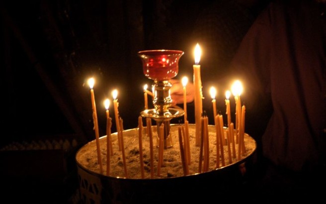 Γιατί ανάβουμε το κερί στην εκκλησία