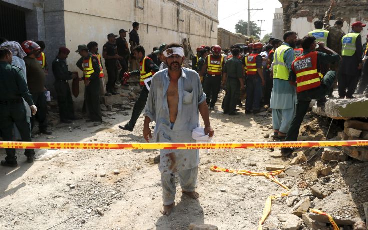 Πολύνεκρη βομβιστική επίθεση στο Πακιστάν