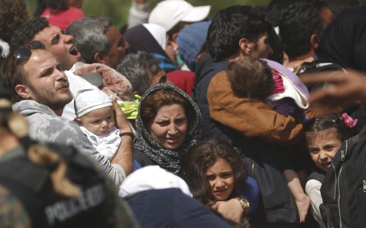 Γαλλία: Πέντε χιλιάδες μετανάστες «επέστρεψαν εθελοντικά» στις χώρες καταγωγής τους το 2021