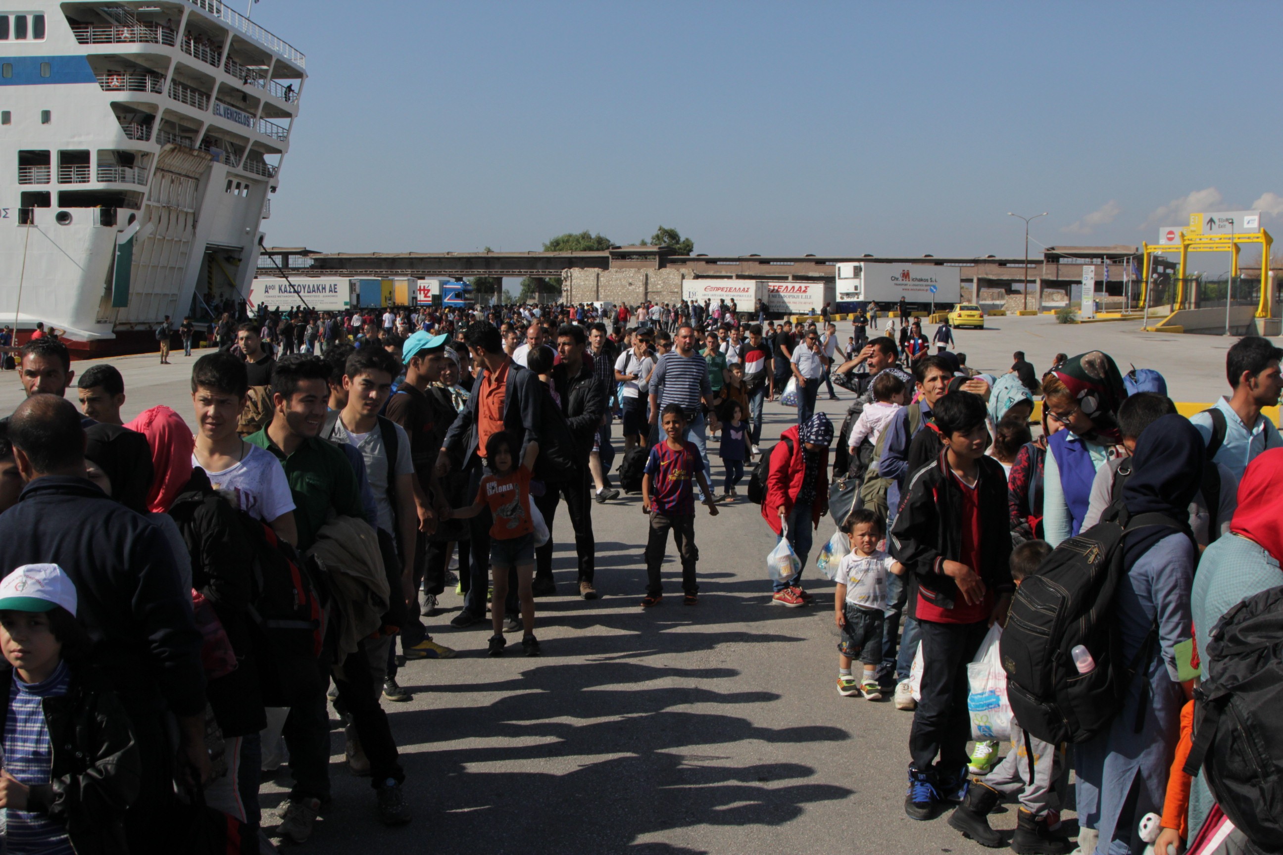 Ακόμη 359 πρόσφυγες αποβιβάστηκαν στον Πειραιά