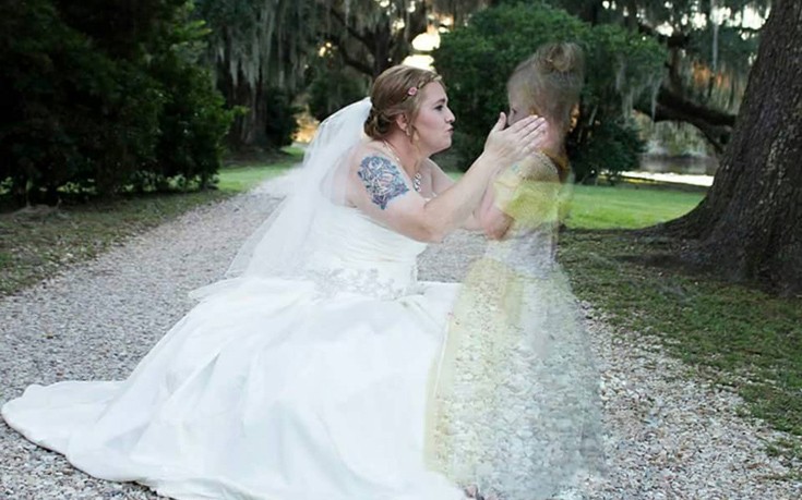 Η συγκινητική ιστορία πίσω από τη φωτογραφία γάμου που έγινε viral