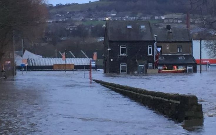 Πλημμύρες στη βόρεια Αγγλία εξαιτίας σφοδρών βροχοπτώσεων