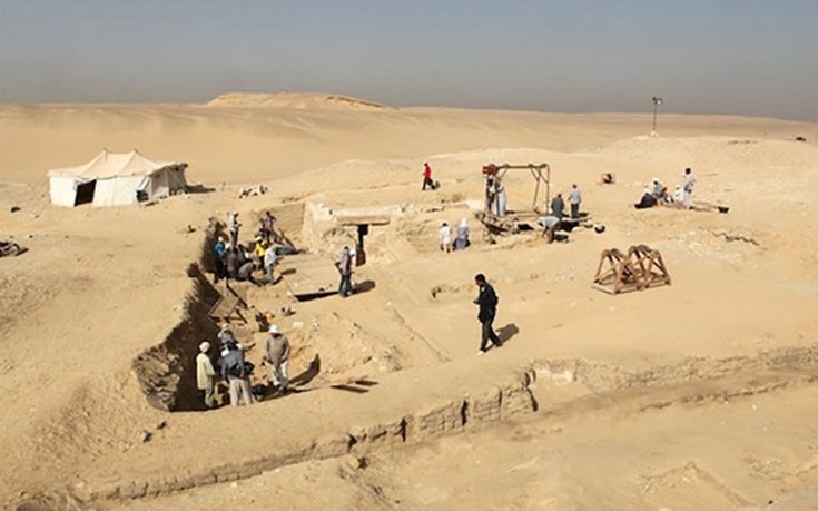 Πλοίο 4.500 ετών βρέθηκε θαμμένο κοντά στις πυραμίδες