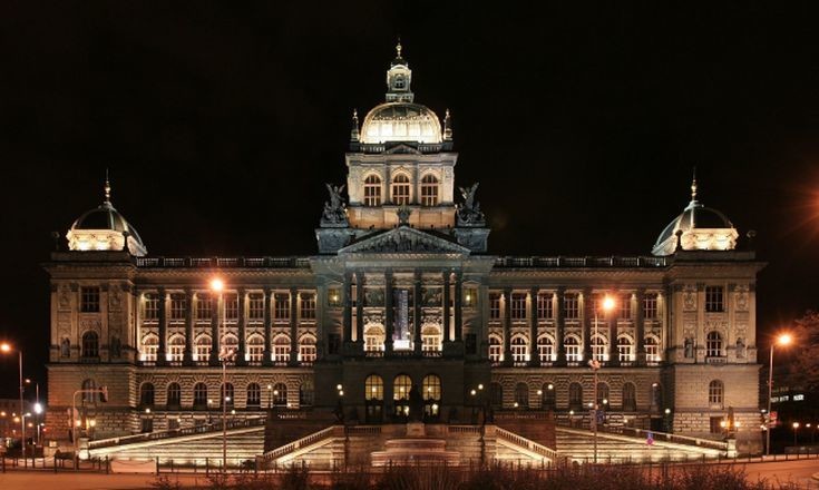 Πυρκαγιά ξέσπασε στο Εθνικό Μουσείο της Πράγας
