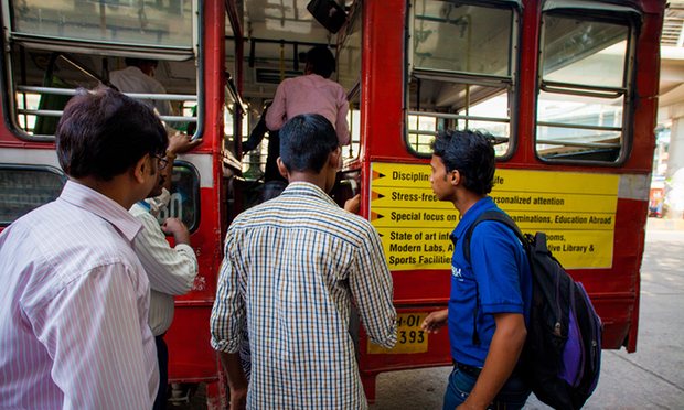 «Κουμπί πανικού» για την προστασία των γυναικών από βιασμό στα λεωφορεία της Ινδίας