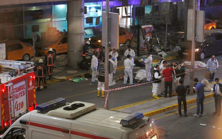 Στους 28 οι νεκροί από τις εκρήξεις στο αεροδρόμιο της Κωνσταντινούπολης
