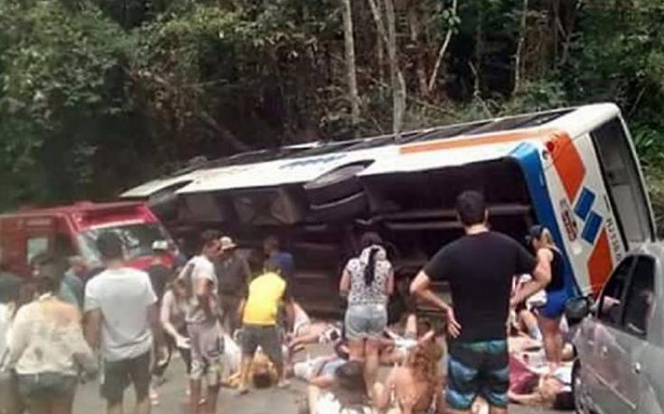 Δεκαπέντε νεκροί από ανατροπή λεωφορείου στη Βραζιλία