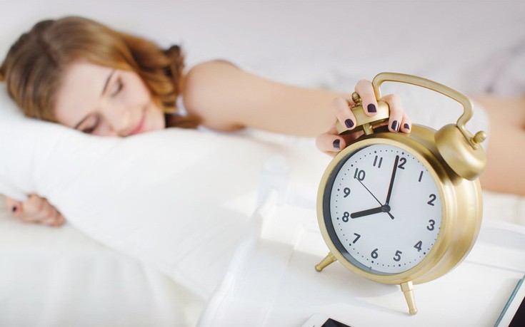 Tips για να ξυπνάτε πιο εύκολα το πρωί