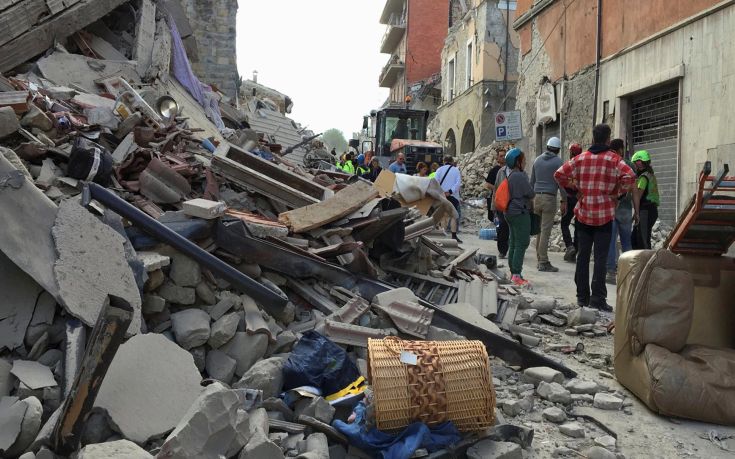 Φόβοι για τουλάχιστον 10 νεκρούς από το σεισμό στην Ιταλία