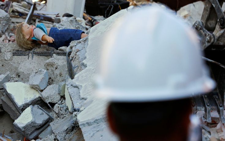 Θλιβερός απολογισμός με 247 θύματα από το σεισμό στην Ιταλία