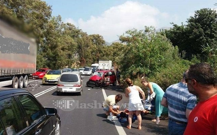 Σφοδρή σύγκρουση νοικιασμένου αυτοκίνητου με νταλίκα στην Κρήτη