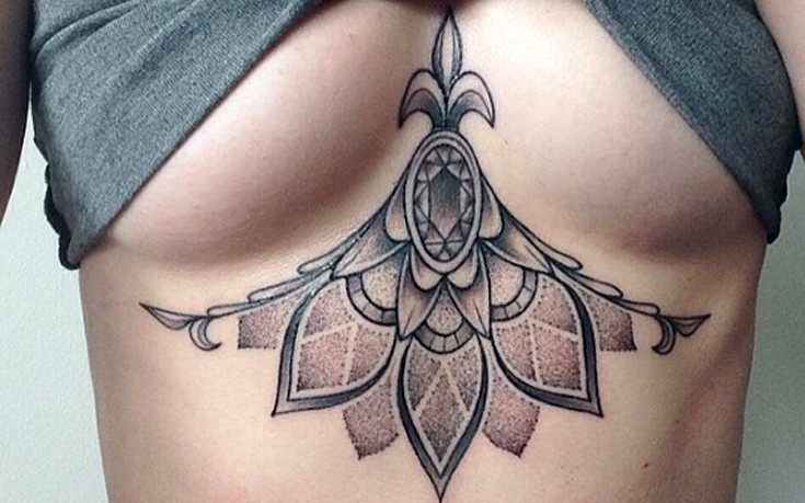 Tattoobs, η νέα μόδα στα τατουάζ των γυναικών