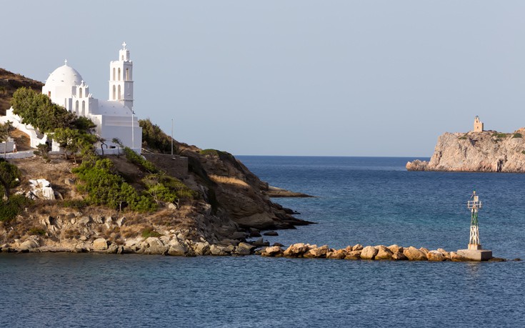 Το νησί της Ελλάδας που λέγεται ότι έχει μία εκκλησία για κάθε μέρα του χρόνου