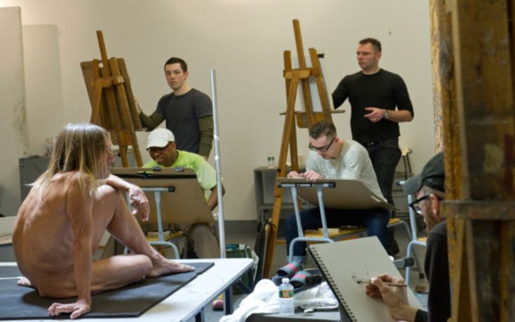 O Ιggy Pop ποζάρει γυμνός στη Σχολή Καλών Τεχνών της Νέας Υόρκης