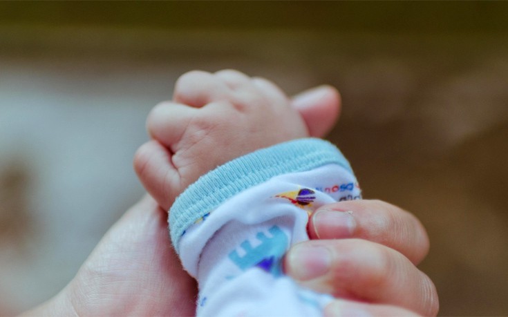 Πρώτη περίπτωση διεθνώς: Μητέρα με μεταμόσχευση νεφρού και κορονοϊό γέννησε υγιέστατο αγοράκι στο «Αττικόν»