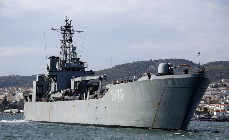 Στη Λέσβο το Αρματαγωγό του Πολεμικού Ναυτικού για τους πρόσφυγες