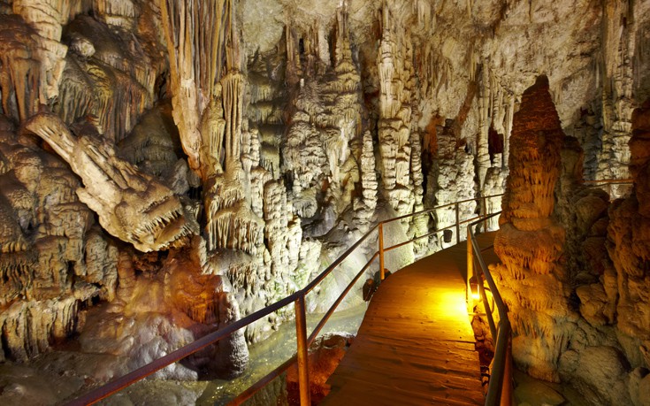 Το ατμοσφαιρικό σπήλαιο όπου γεννήθηκε ο Δίας