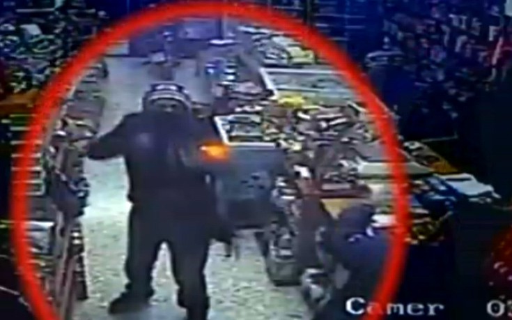 Πυροβολισμοί σε ληστεία σε μίνι μάρκετ στο κέντρο της Αθήνας