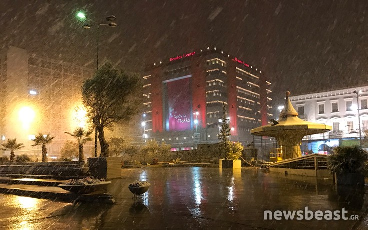 Ο χιονιάς έφτασε μέχρι το κέντρο της Αθήνας