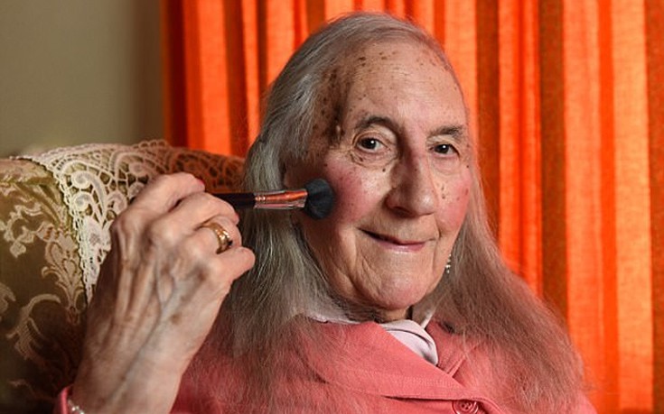 Βετεράνος του Β' Παγκοσμίου Πολέμου έγινε γυναίκα σε ηλικία 90 ετών