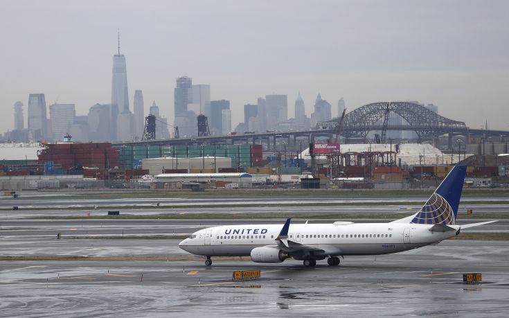 H United Airlines δίνει 10.000 δολάρια σε όποιον παραχωρεί εθελοντικά τη θέση του