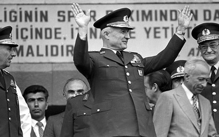 Ο πραξικοπηματίας στρατηγός Κενάν Εβρέν που ανέβηκε στο τιμόνι της Τουρκίας με τις ευλογίες ΝΑΤΟ και Ε.Ε.