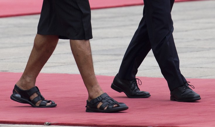 Ποιος πρωθυπουργός εμφανίστηκε με φούστα, σανδάλι και γραβάτα