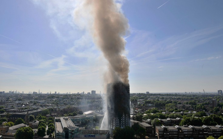 Η τραγωδία στο Λονδίνο μέσα από τον φωτογραφικό φακό