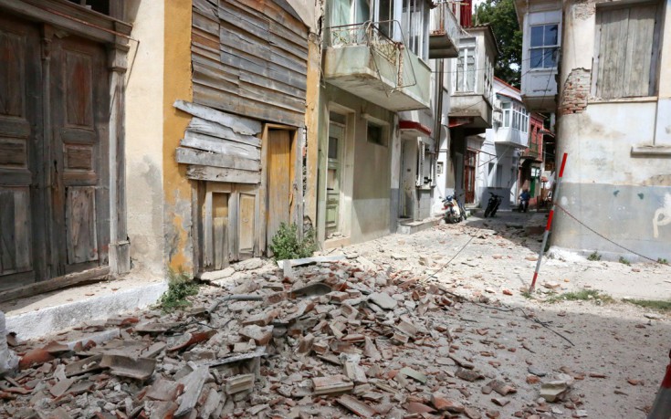 Μία νεκρή και μεγάλες ζημιές στη Λέσβο μετά τον ισχυρό σεισμό