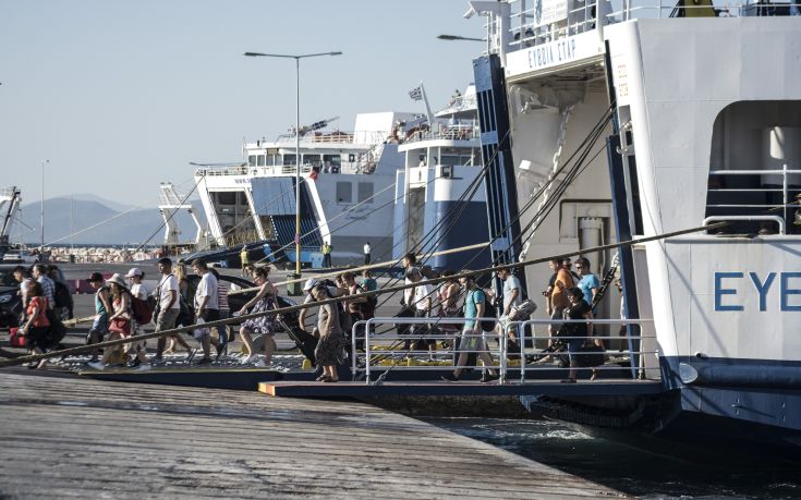 Απεργιακές κινητοποιήσεις στις ακτοπλοϊκές γραμμές στο λιμάνι της Ραφήνας