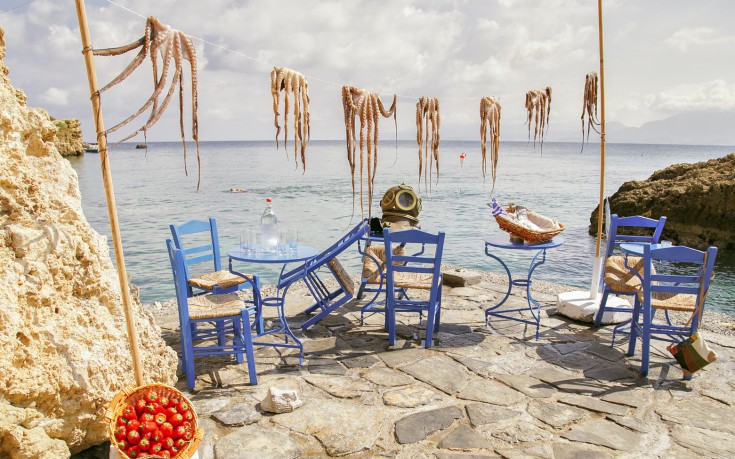 Οι διακοπές σε ένα μικρό ελληνικό νησί που άλλαξαν τη ζωή μιας Βρετανίδας