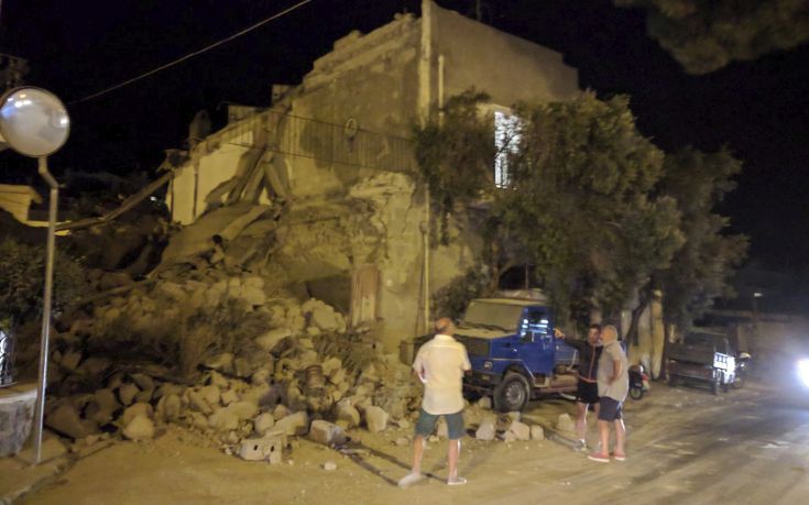 Εικόνες καταστροφής από το σεισμό στην Ίσκια της Ιταλίας