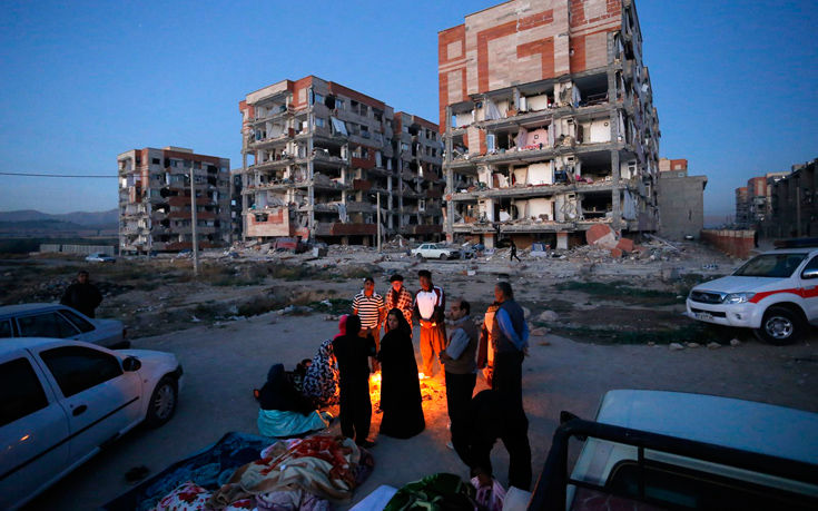 Σκαρφάλωσαν στους 328 οι νεκροί από το σεισμό στα σύνορα Ιράν-Ιράκ