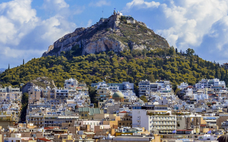 Ανηφορίζουμε στο λόφο-«ορόσημο» της Αθήνας