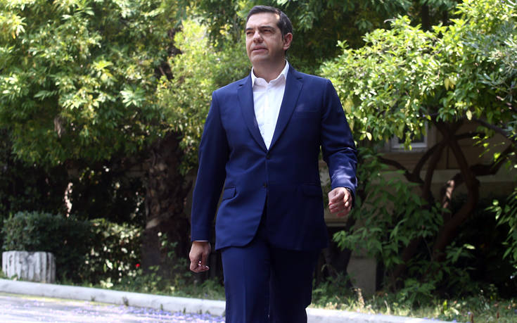 «Ο αριστερός πρωθυπουργός Τσίπρας βρίσκεται με την πλάτη στον τοίχο»