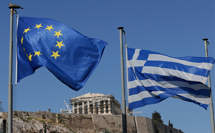 Ανάπτυξη της ελληνικής οικονομίας 2,4% εφέτος και 2% το 2024 βλέπει ο ΟΟΣΑ