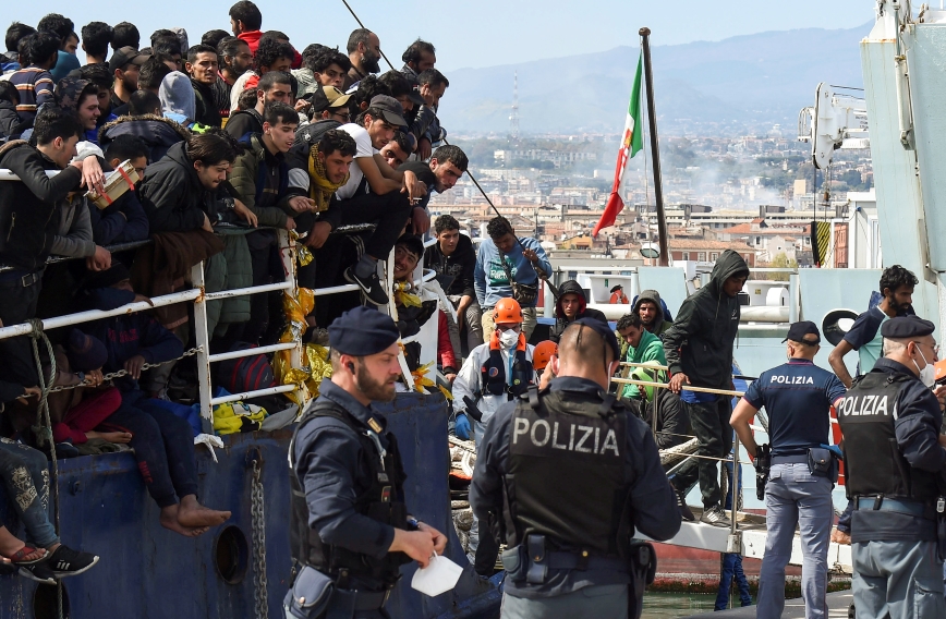 Σε απόγνωση η ιταλική κυβέρνηση για το προσφυγικό &#8211; «Μη μας αφήνετε μόνους» το μήνυμα προς την Ευρώπη