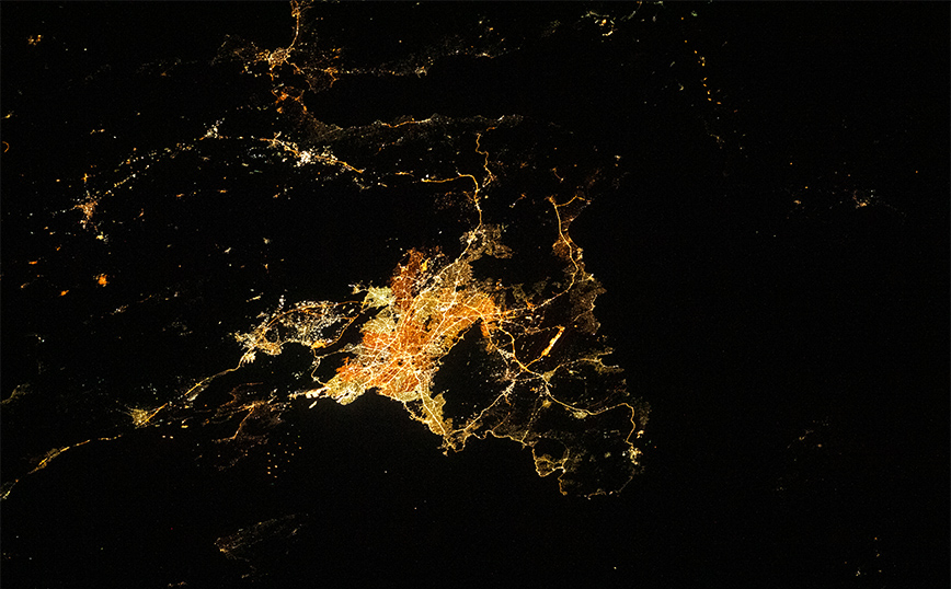 Η Αθήνα τη νύχτα από το Διάστημα &#8211; Η εντυπωσιακή αεροφωτογραφία της NASA