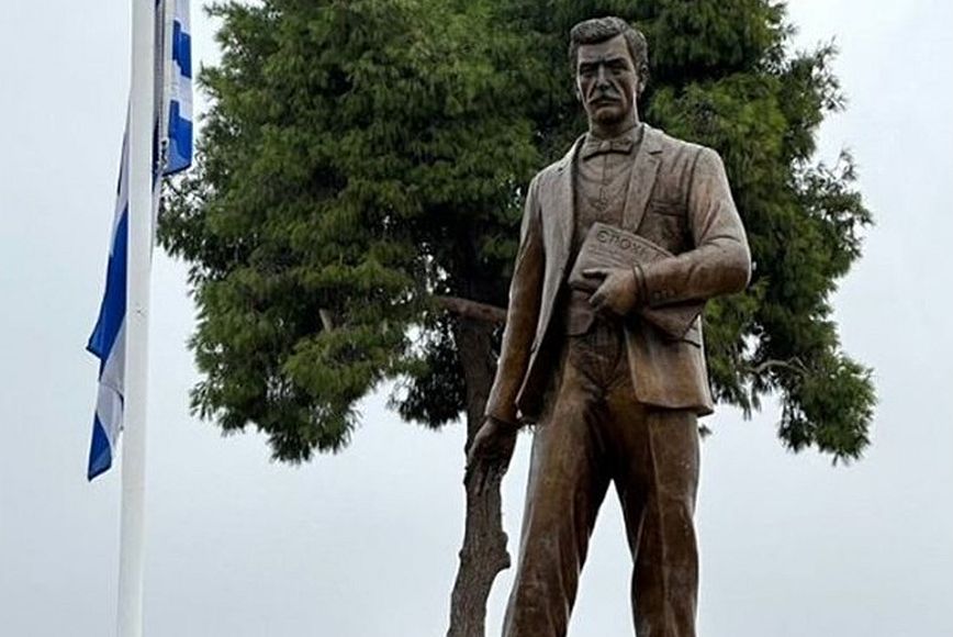 Θεσσαλονίκη: Άγνωστοι προσπάθησαν να κλέψουν το μπρούτζινο άγαλμα του Νίκου Καπετανίδη